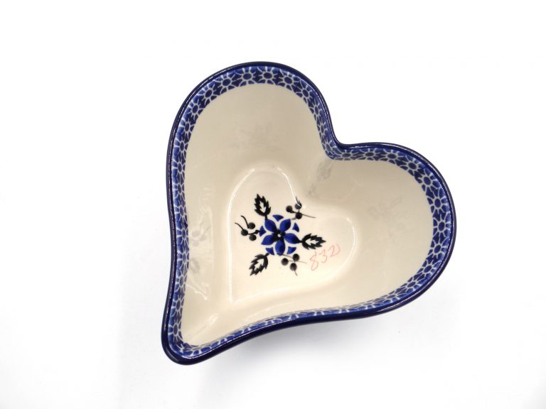 Miseczka w kształcie serca wzór Niebieskie i Czarne Kwiatuszki, ceramika Bolesławiec