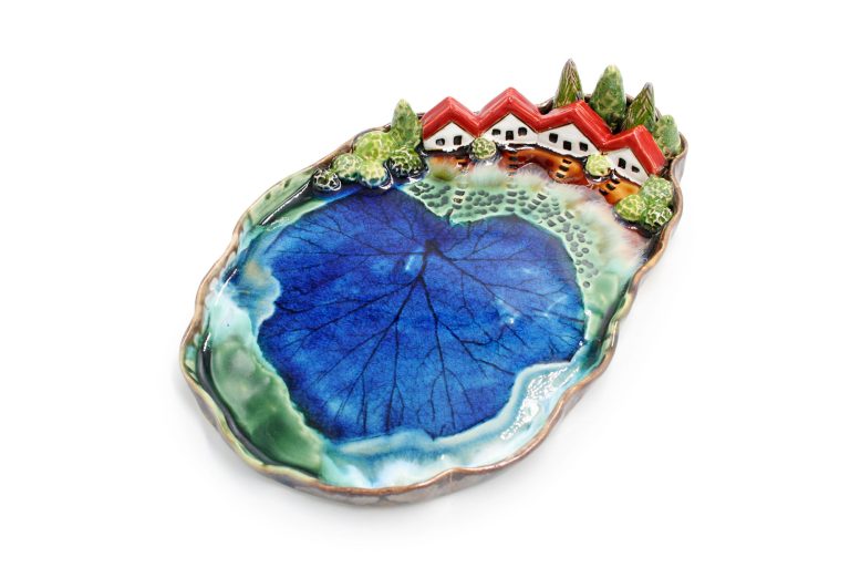 Unikatowy, ceramiczny półmisek z szafirowym liściem