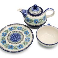 C01-Complet-okragly-teapot-with-filizanka-Blekitne-Kwiaty-Ceramics-Boleslawiec-2.jpg