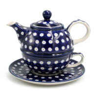 C01-Complet-okragly-teapot-with-filizanka-Kropki-Ceramika-Boleslawiec.jpg